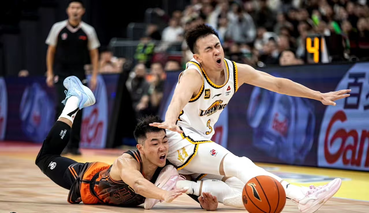 kaiyun网站-关于转折点！山东男篮造点机会，法国杯赛前攻防权衡，气氛紧张，身体对抗强度拉满的信息